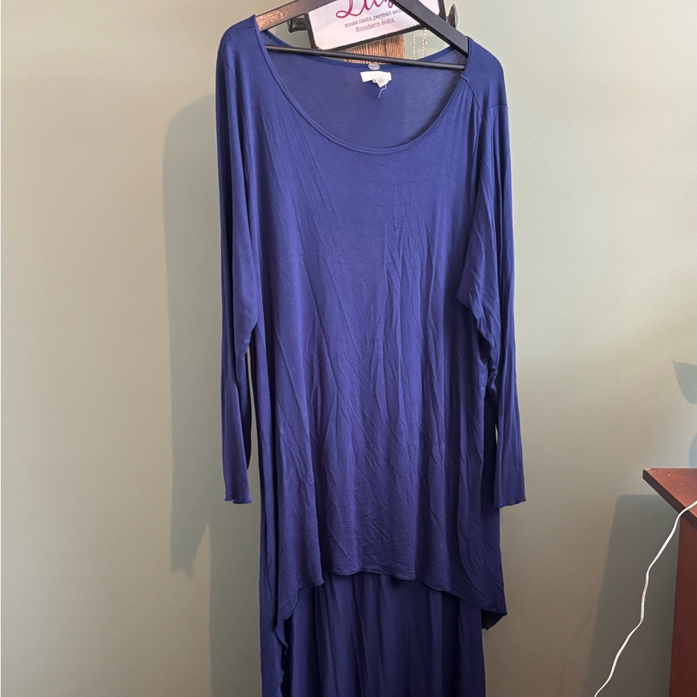 168.) Cupio / Long Sleeve / Navy / High-Lo Top - Picture 2 of 6
